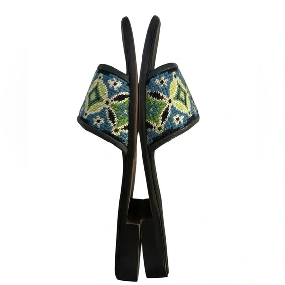 PAIGE Needlepoint Sandals Blue Yellow Leather Lined Women’s Shoes Size 8 8.5 - Picture 3 of 5